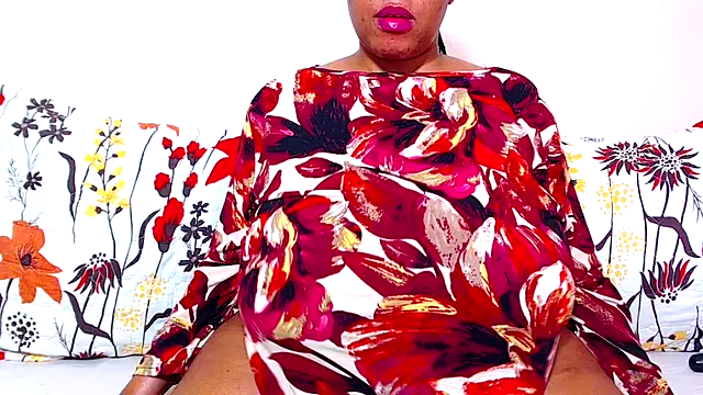 Snapshot of Ebonylovelyx chatting on November 6, 6:39 am Ebonylovelyx online show from November 6, 6:39 am