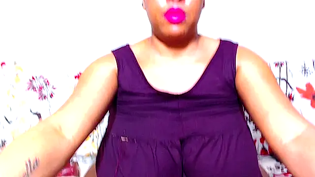 Snapshot of Ebonylovelyx chatting on October 29, 3:27 am Ebonylovelyx online show from October 29, 3:27 am