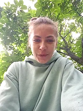 Snapshot of Keli_Jessi chatting on May 19, 1:29 pm Keli Jessi online show from May 19, 1:29 pm