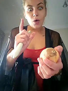 Snapshot of Keli_Jessi chatting on October 15, 6:16 pm Keli Jessi online show from October 15, 6:16 pm