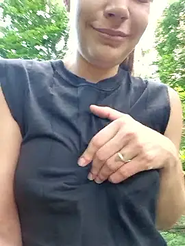 Snapshot of Keli_Jessi chatting on June 10, 4:19 pm Keli Jessi online show from June 10, 4:19 pm