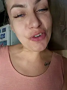 Snapshot of Keli_Jessi chatting on January 7, 7:08 pm Keli Jessi online show from January 7, 7:08 pm