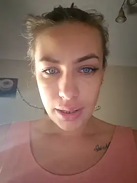 Snapshot of Keli_Jessi chatting on February 6, 5:09 pm Keli Jessi online show from February 6, 5:09 pm