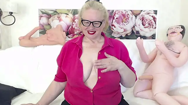 FlaviaSquirts online show from May 3, 7:46 am