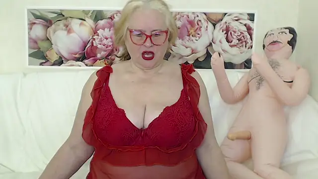 FlaviaSquirts online show from February 1, 7:28 am