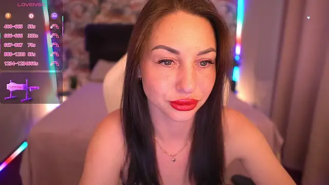 Snapshot of KristiiMax chatting on May 10, 9:35 am KristiiMax online show from May 10, 9:35 am
