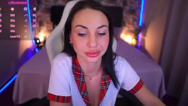 KristiiMax online show from December 4, 4:28 pm