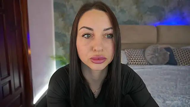 KristiiMax online show from February 9, 9:18 am