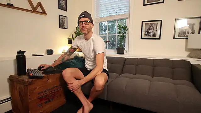 Snapshot of BradBronton chatting on January 18, 1:14 pm BradBronton online show from January 18, 1:14 pm