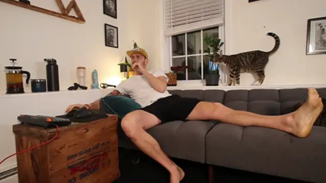 Snapshot of BradBronton chatting on January 19, 10:52 am BradBronton online show from January 19, 10:52 am