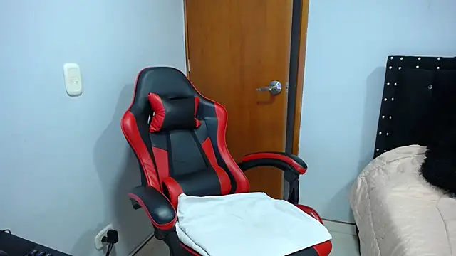 Ursulawhite69 online show from April 12, 2:04 am