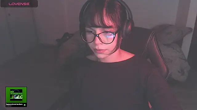 Snapshot of modjo_ chatting on November 10, 4:28 am modjo online show from November 10, 4:28 am