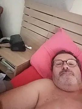 Snapshot of mike9473 chatting on October 11, 8:15 am mike9473 online show from October 11, 8:15 am