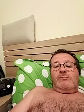 Snapshot of mike9473 chatting on September 27, 9:43 pm mike9473 online show from September 27, 9:43 pm