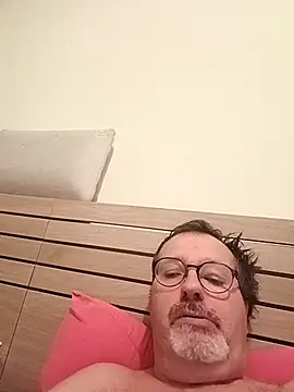 Snapshot of mike9473 chatting on October 13, 8:10 pm mike9473 online show from October 13, 8:10 pm