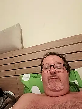 Snapshot of mike9473 chatting on October 4, 9:05 pm mike9473 online show from October 4, 9:05 pm