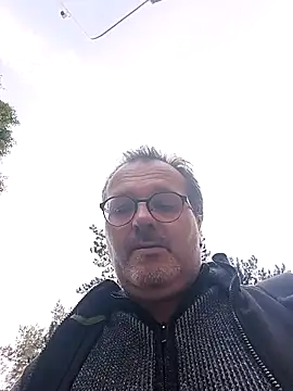 Snapshot of mike9473 chatting on October 3, 3:57 pm mike9473 online show from October 3, 3:57 pm