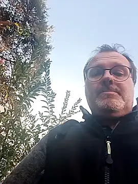 Snapshot of mike9473 chatting on October 10, 4:19 pm mike9473 online show from October 10, 4:19 pm