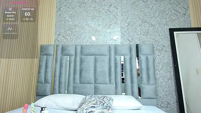 Snapshot of veronicaroose_ chatting on October 22, 12:26 pm veronicaroose online show from October 22, 12:26 pm