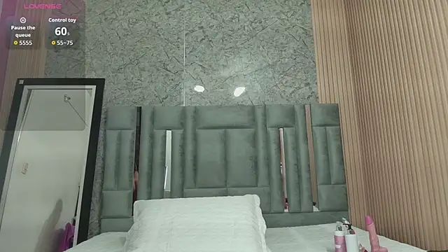 veronicaroose  online show from March 25, 12:48 pm