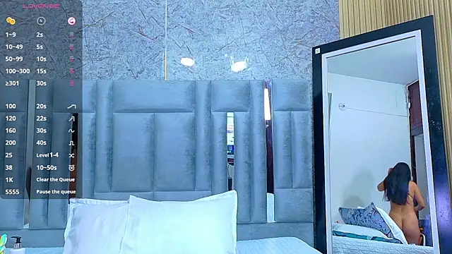 Snapshot of veronicaroose_ chatting on May 29, 1:06 pm veronicaroose online show from May 29, 1:06 pm