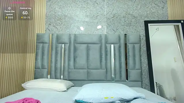 Snapshot of veronicaroose_ chatting on February 25, 12:49 pm veronicaroose online show from February 25, 12:49 pm