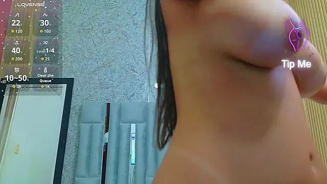 veronicaroose  online show from April 7, 12:40 pm