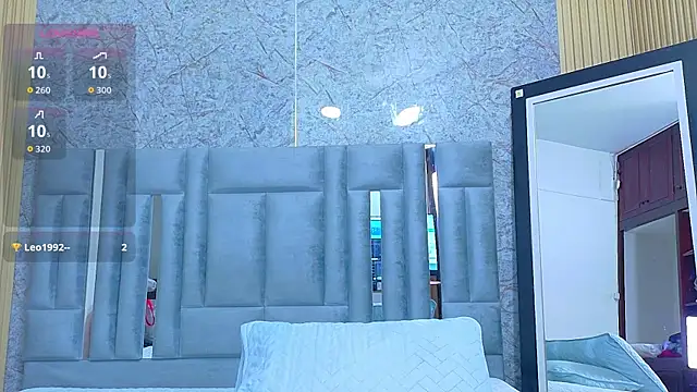 Snapshot of veronicaroose_ chatting on June 24, 12:48 pm veronicaroose online show from June 24, 12:48 pm