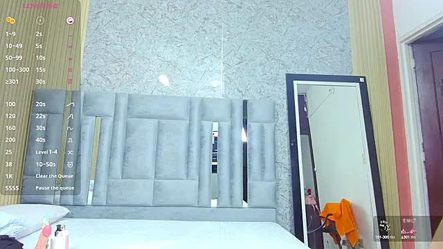 Snapshot of veronicaroose_ chatting on September 24, 1:06 pm veronicaroose online show from September 24, 1:06 pm