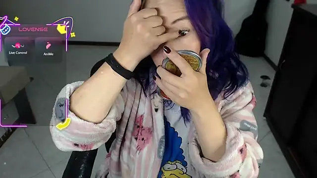 Snapshot of charlottezoe15 chatting on November 9, 7:23 am charlottezoe15 online show from November 9, 7:23 am