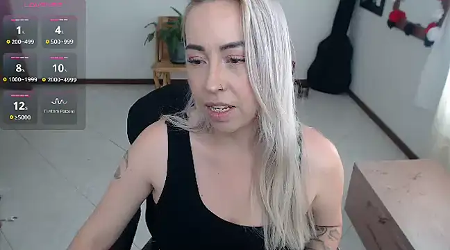 charlottezoe15 online show from December 11, 5:15 pm