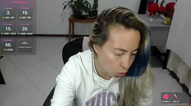 charlottezoe15 online show from March 23, 2:59 am
