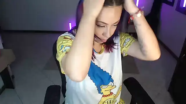 charlottezoe15 online show from April 5, 8:21 am