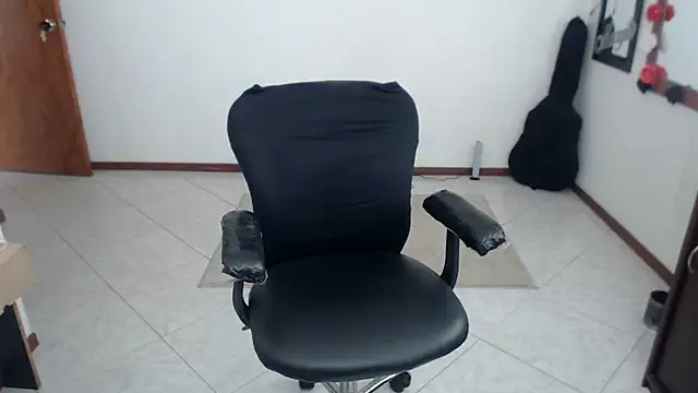 charlottezoe15 online show from March 4, 4:37 pm