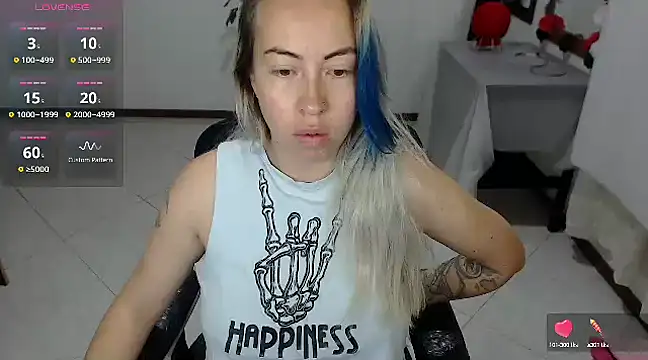 charlottezoe15 online show from March 19, 8:55 am