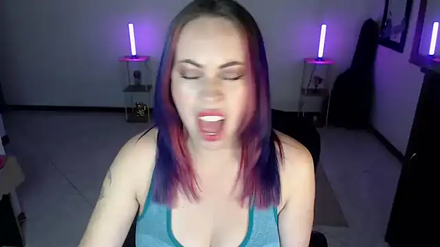 charlottezoe15 online show from March 19, 3:17 am