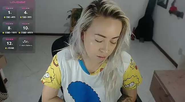 charlottezoe15 online show from December 13, 9:02 am