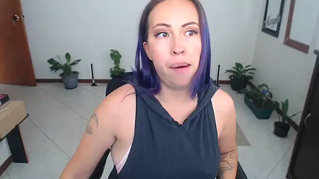 Snapshot of charlottezoe15 chatting on June 12, 5:32 pm charlottezoe15 online show from June 12, 5:32 pm