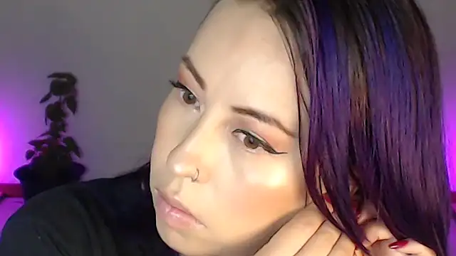 charlottezoe15 online show from May 15, 9:51 am