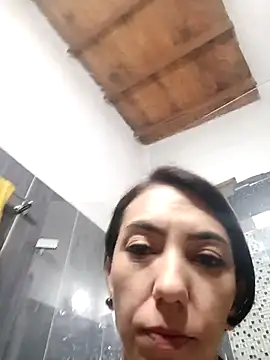 LunaZambrano online show from April 10, 3:46 am