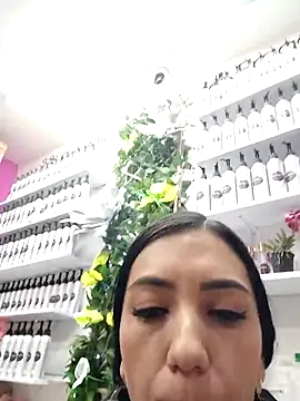 Snapshot of LunaZambrano chatting on March 6, 11:31 pm LunaZambrano online show from March 6, 11:31 pm