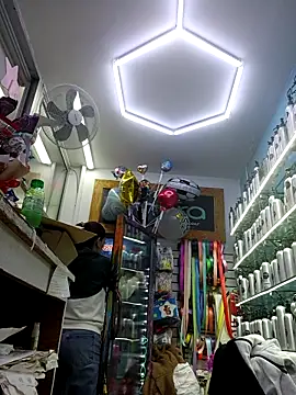 LunaZambrano online show from December 15, 6:58 pm