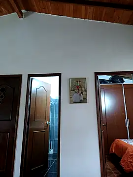 Snapshot of LunaZambrano chatting on October 6, 3:46 pm LunaZambrano online show from October 6, 3:46 pm