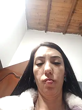 LunaZambrano online show from May 6, 3:32 am