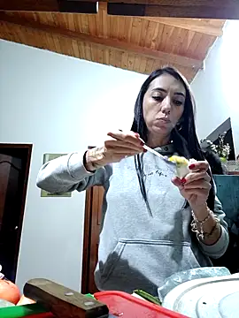 LunaZambrano online show from January 14, 1:42 am