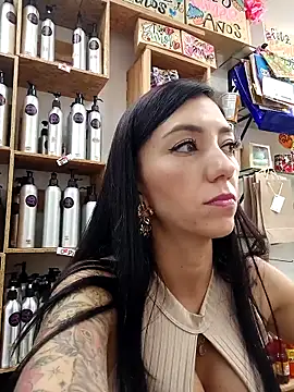 Snapshot of LunaZambrano chatting on March 22, 7:31 pm LunaZambrano online show from March 22, 7:31 pm