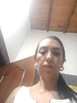 Snapshot of LunaZambrano chatting on June 3, 3:51 am LunaZambrano online show from June 3, 3:51 am