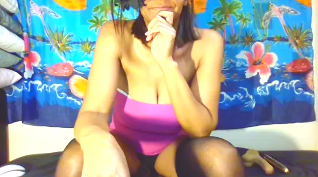 Snapshot of laetitiafun chatting on March 15, 7:38 pm laetitiafun online show from March 15, 7:38 pm