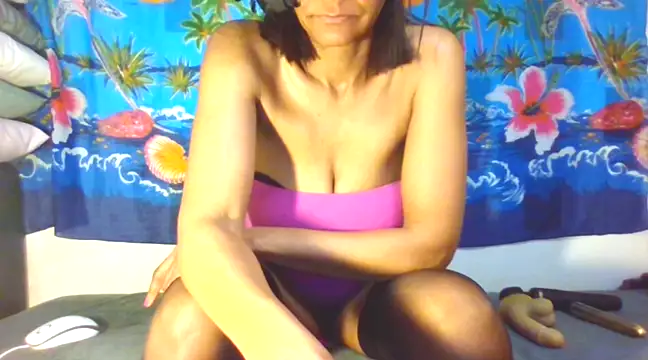 Snapshot of laetitiafun chatting on March 8, 6:47 pm laetitiafun online show from March 8, 6:47 pm