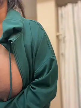 Snapshot of CandyLuxxxx chatting on August 1, 7:28 am CandyLuxxxx online show from August 1, 7:28 am